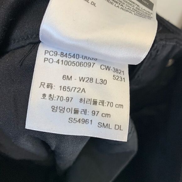 Levi Strauss mid rise skinny, black, size 6 - Picture 10 of 14
